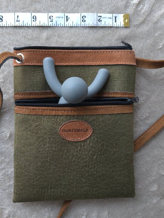 Cross body bag with suede accent. New without tags - Picture 5 of 5